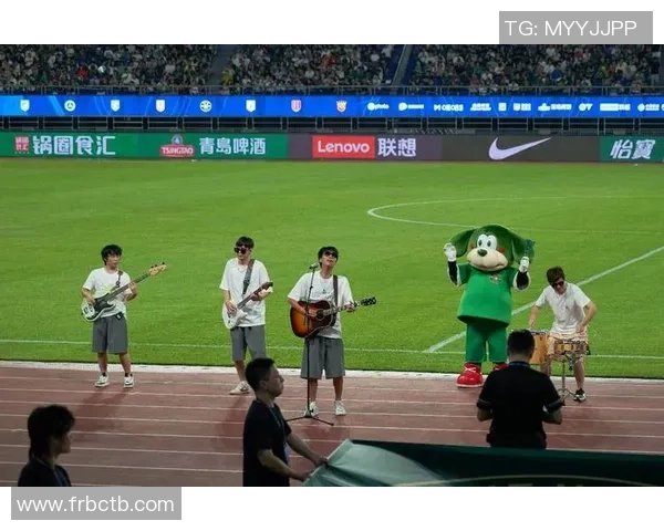 足球明星的亲民形象如何拉近与球迷的距离与互动 足球明星的亲民形象如何拉近与球迷的距离与互动